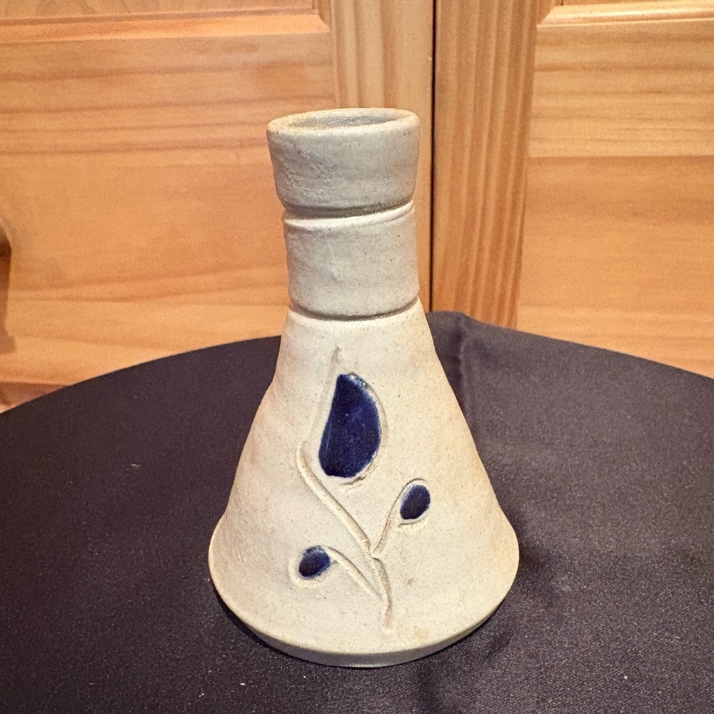 Williamsburg Pottery miniature bud vase